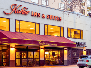 KAHLER INN &amp; SUITES FRONT ENTRANCE